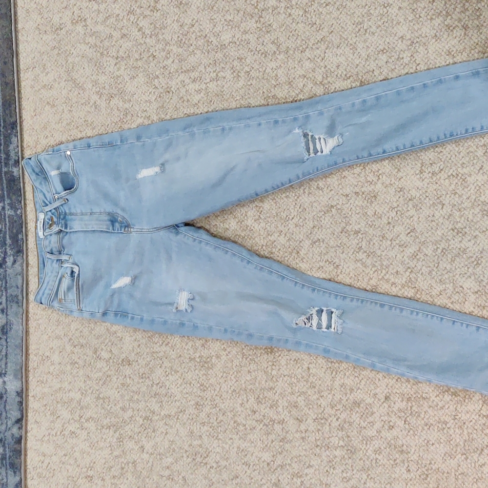 Forever 21 distressed skinny jeans